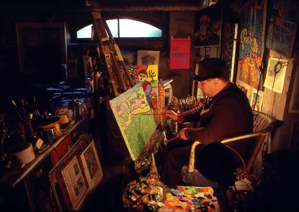 photo de Guy dans son atelier