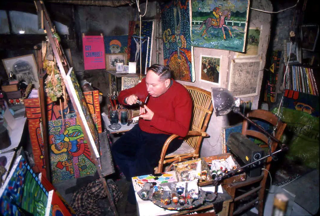 photo de Guy, à l'atelier avec sa pipe